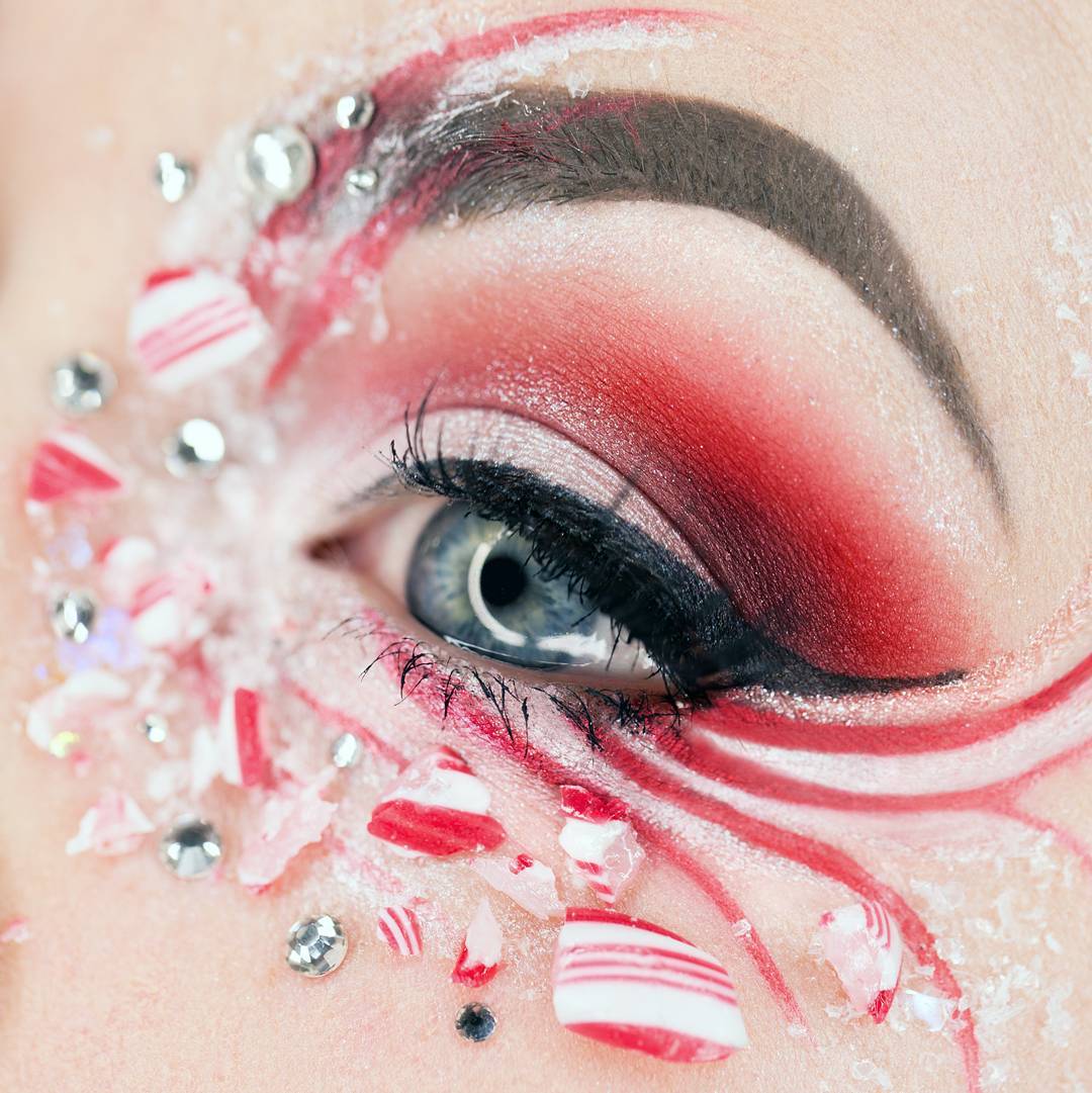 Christmas Eye Makeup: Candy Cane Inspired Eyeliner