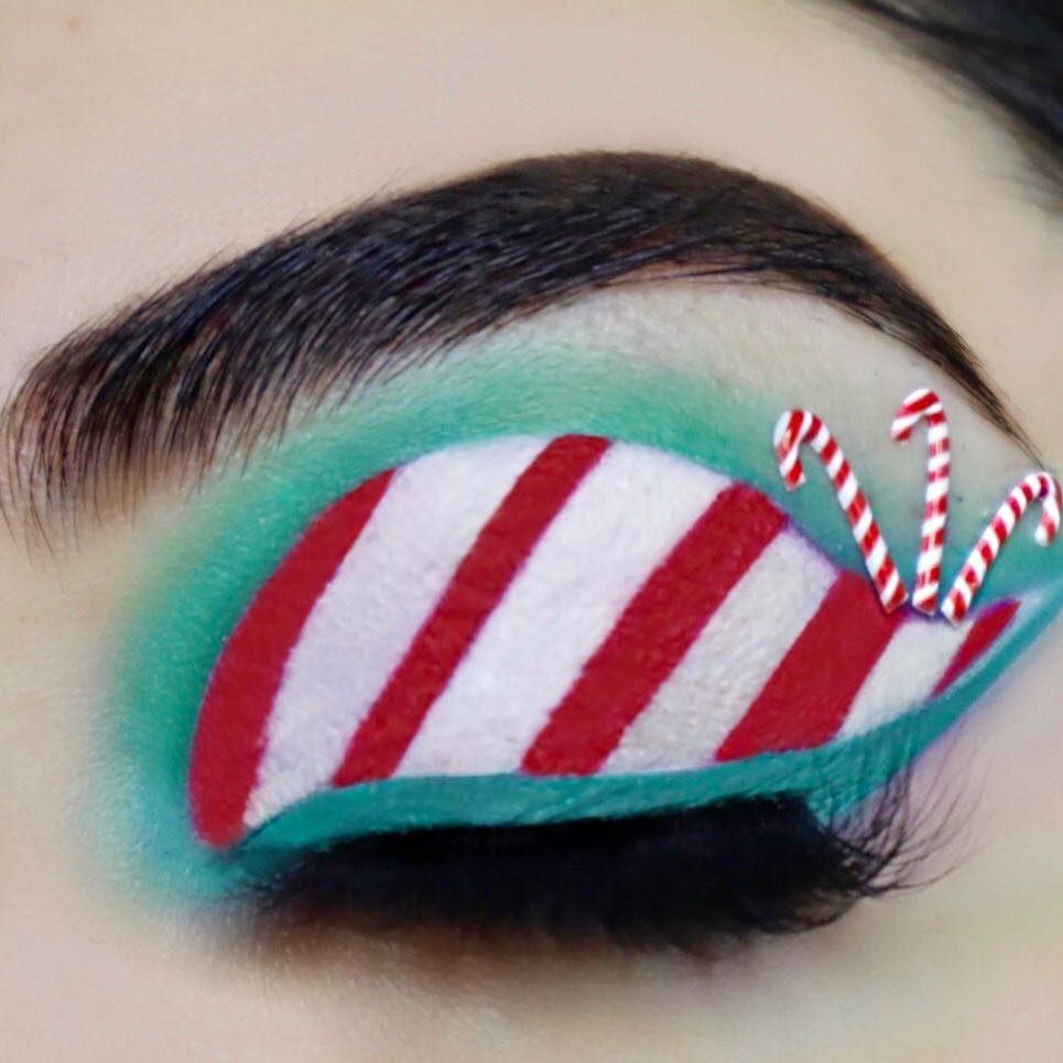 Christmas Eye Makeup Candy Cane Inspired Eyeliner 